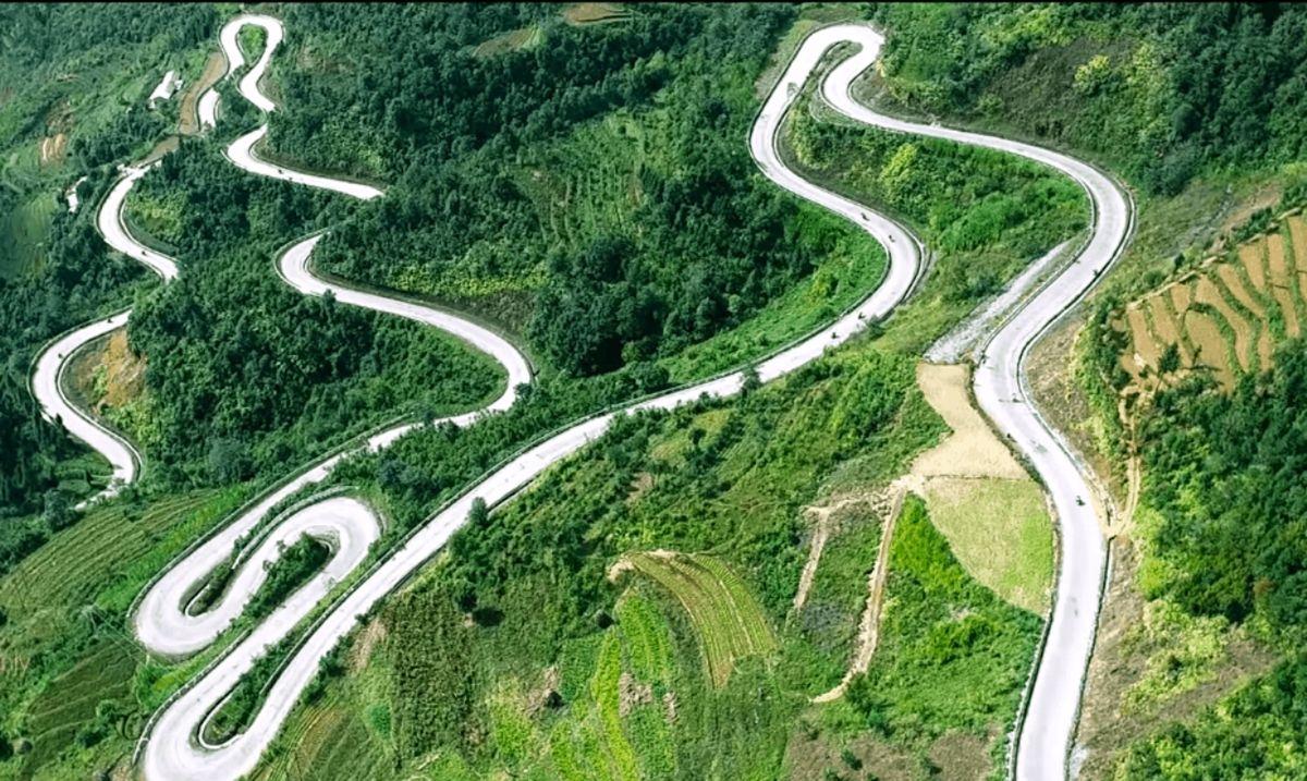 Chi phí du lịch Hà Giang tự túc 2026 - Toàn cảnh đèo Mã Pí Lèng
