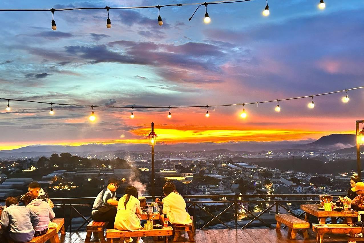 Thung Lũng Đèn Coffee - - Lịch trình Đà Lạt 4 ngày 3 đêm 2026