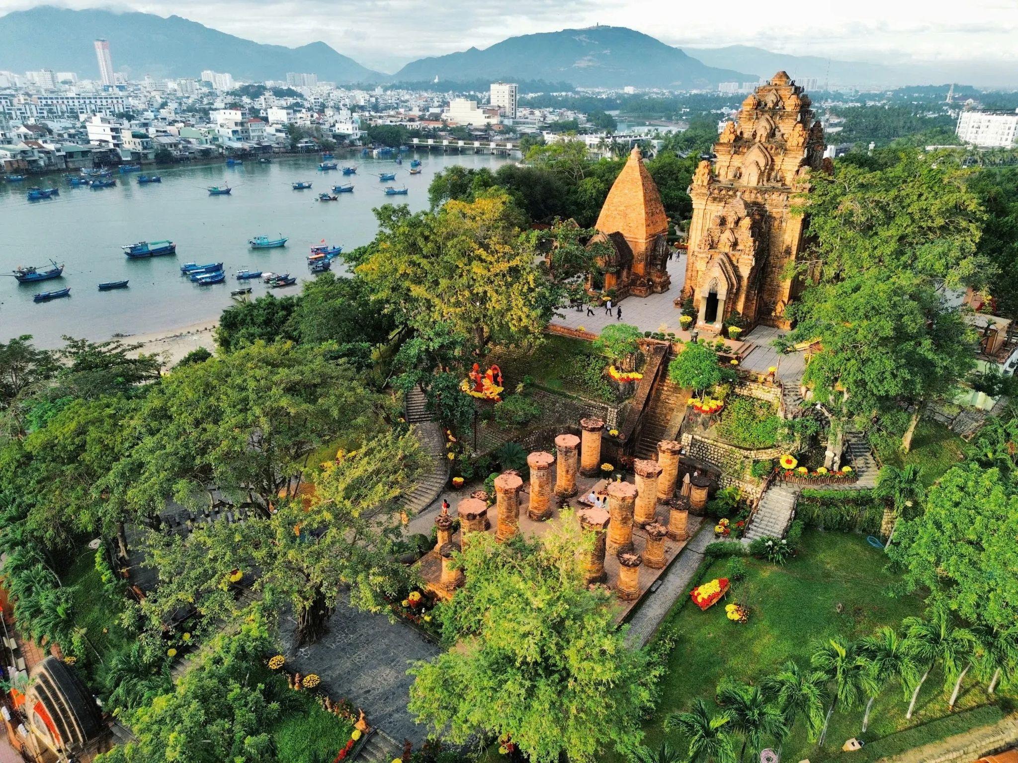 Tháp Bà Ponagar trong lịch trình Nha Trang 3 ngày 2 đêm